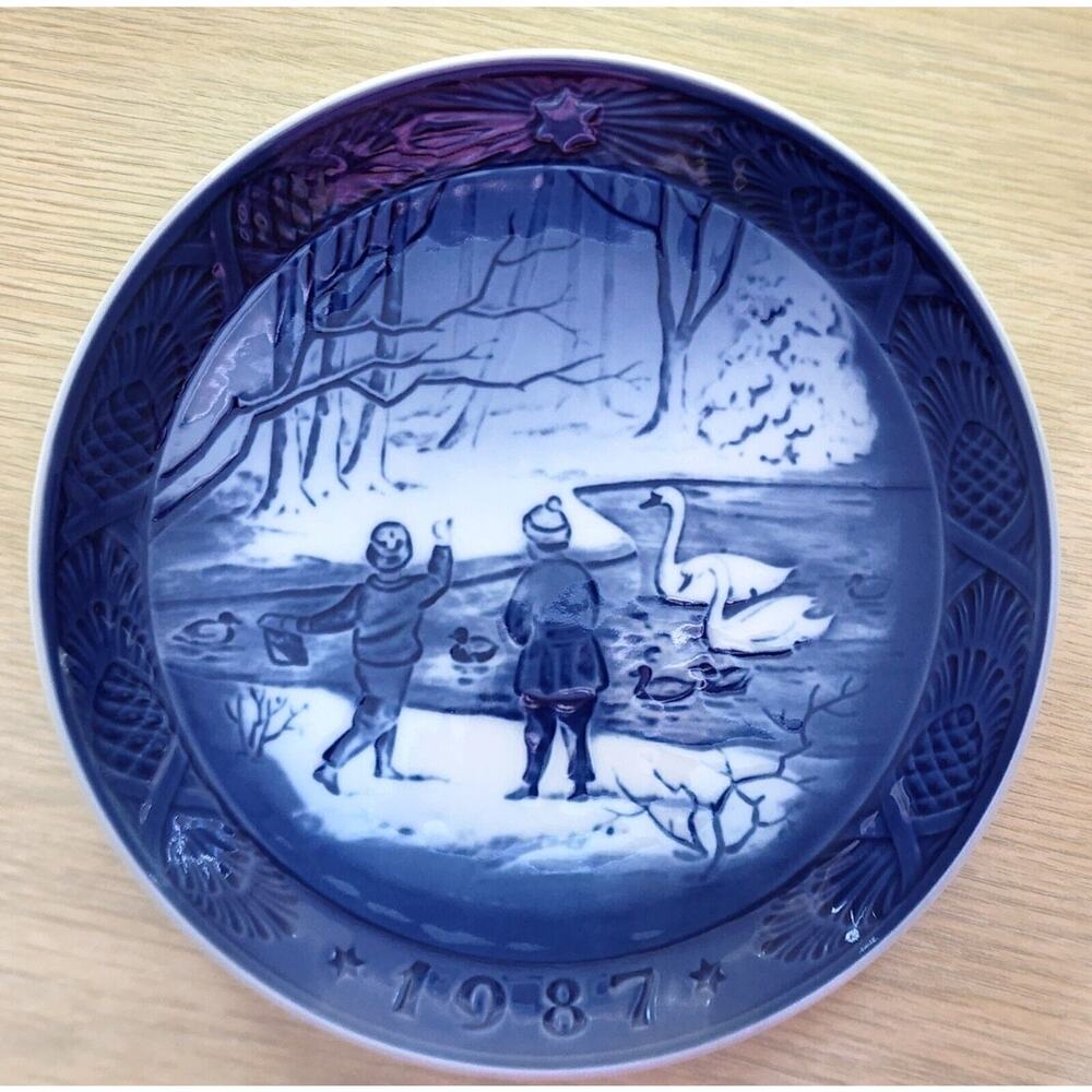 Plate-Royal Copenhagen-Blue Christmas Collection-Winterbirds-1987